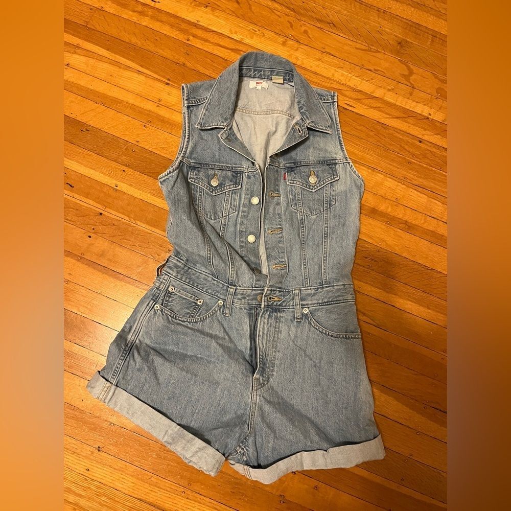 Levi’s light denim daisy duke shorts jumpsuit onesie romper S sleeveless farm